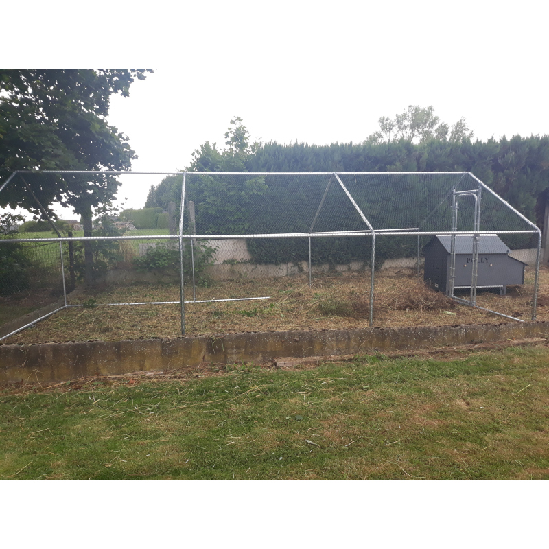 Grand enclos en métal gavalnisé pour volailles de 12 m²