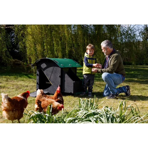 Poulailler iglou-écodesign sur pieds en plastique recyclé impérissable Poulailler iglou-écodesign sur pieds en plastique recyclé impérissable