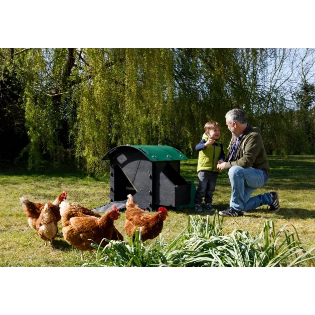 Poulailler iglou-écodesign sur pieds en plastique recyclé impérissable Poulailler iglou-écodesign sur pieds en plastique recyclé impérissable