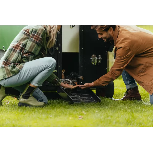 Poulailler iglou-écodesign sur pieds en plastique recyclé impérissable Poulailler iglou-écodesign sur pieds en plastique recyclé impérissable