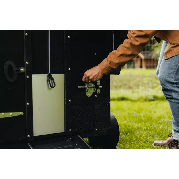 Poulailler iglou-écodesign sur pieds en plastique recyclé impérissable Poulailler iglou-écodesign sur pieds en plastique recyclé impérissable