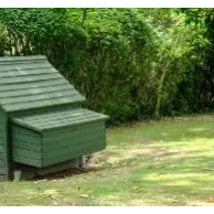 Installer un portier automatique sur son poulailler pour protéger les poules des prédateurs