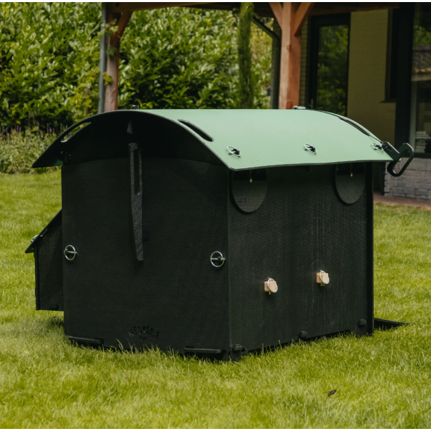 Poulailler iglou-écodesign sur pieds en plastique recyclé impérissable Poulailler iglou-écodesign sur pieds en plastique recyclé impérissable