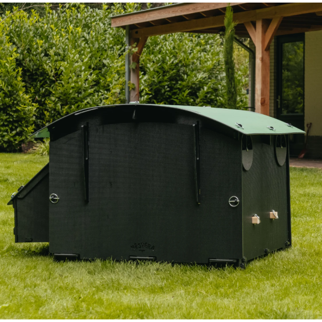 Poulailler iglou-écodesign sur pieds en plastique recyclé impérissable Poulailler iglou-écodesign sur pieds en plastique recyclé impérissable