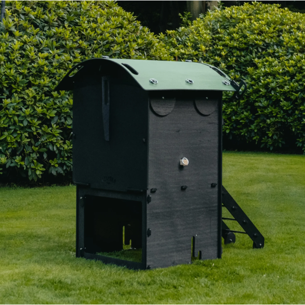 Poulailler iglou-écodesign sur pieds en plastique recyclé impérissable Poulailler iglou-écodesign sur pieds en plastique recyclé impérissable