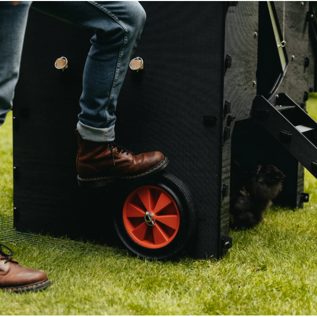 Poulailler iglou-écodesign sur pieds en plastique recyclé impérissable Poulailler iglou-écodesign sur pieds en plastique recyclé impérissable