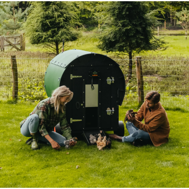 Poulailler iglou-écodesign sur pieds en plastique recyclé impérissable Poulailler iglou-écodesign sur pieds en plastique recyclé impérissable