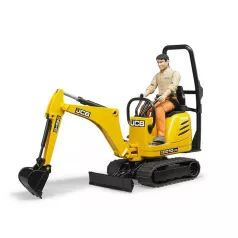 Micro-pelleteuse JCB 8010 CTS avec ouvrier de chantier