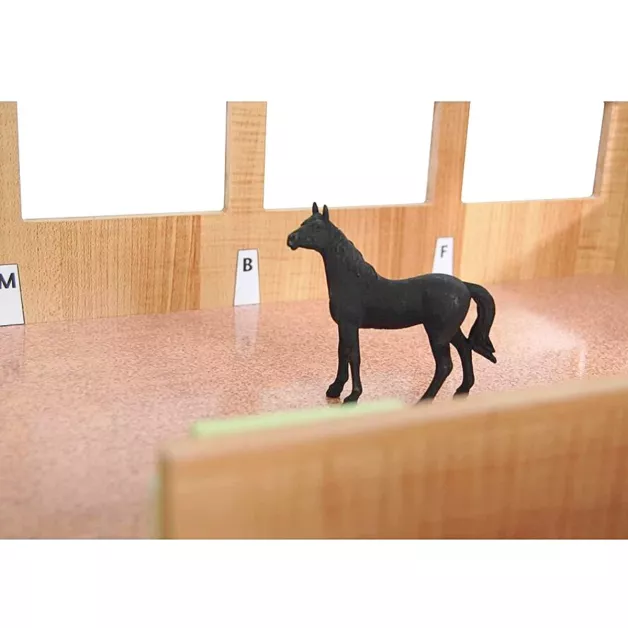 Écurie avec piste en bois échelle 1/24 Écurie avec piste en bois échelle 1/24