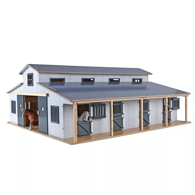 Grande écurie en bois avec boxes et paddock Grande écurie en bois avec boxes et paddock