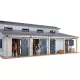 Grande écurie en bois avec boxes et paddock Grande écurie en bois avec boxes et paddock