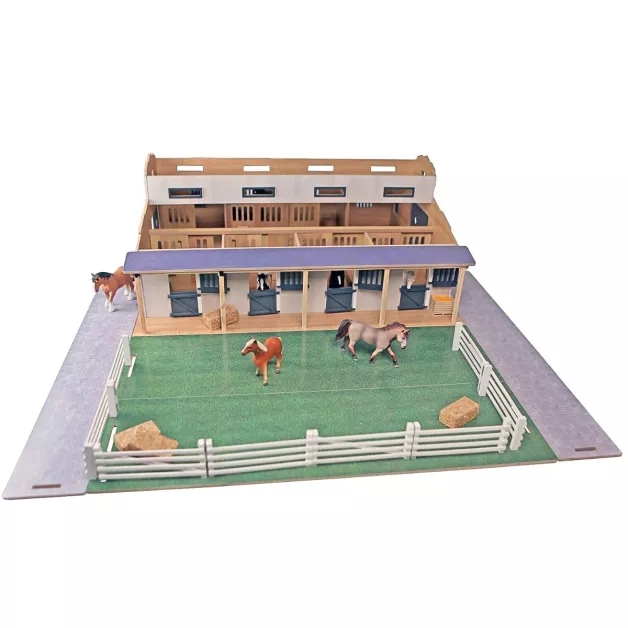 Grande écurie en bois avec boxes et paddock Grande écurie en bois avec boxes et paddock